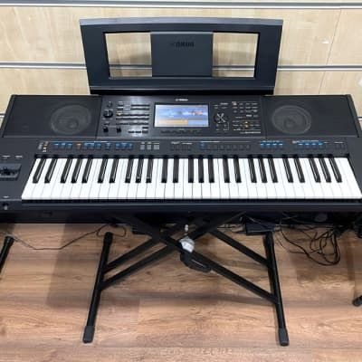 Yamaha e473 Keyboard/Piano